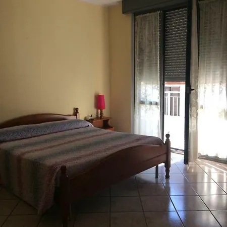 Valvarrone Di Oceano Snc Otel